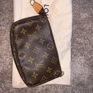 Mini pochette bag from bucket bag. Louis Vuitton